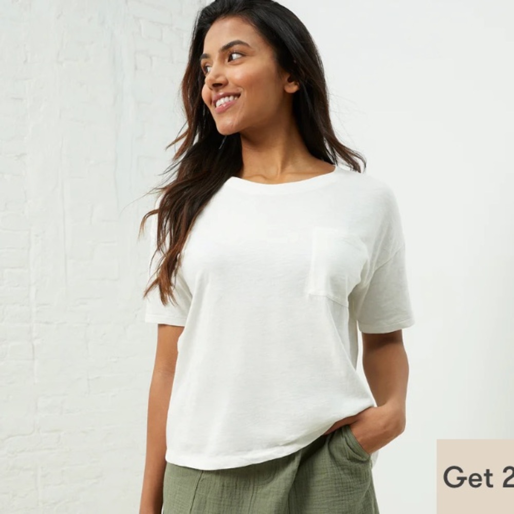 UpWest | Cropped white pocket tee